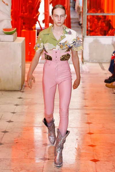Look 30